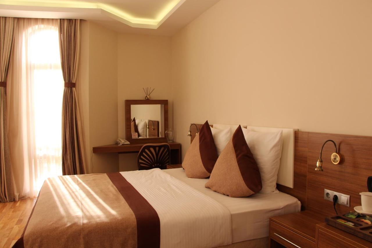 سوخومي Leon Boutique Hotel المظهر الخارجي الصورة