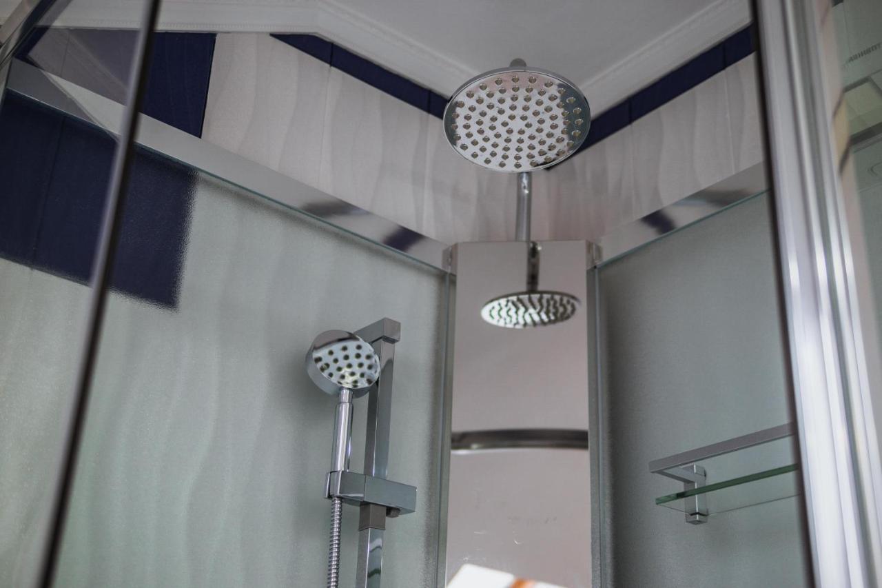 سوخومي Leon Boutique Hotel المظهر الخارجي الصورة
