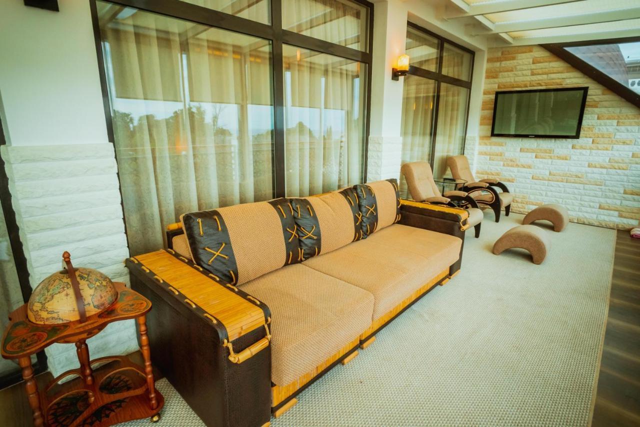 سوخومي Leon Boutique Hotel المظهر الخارجي الصورة