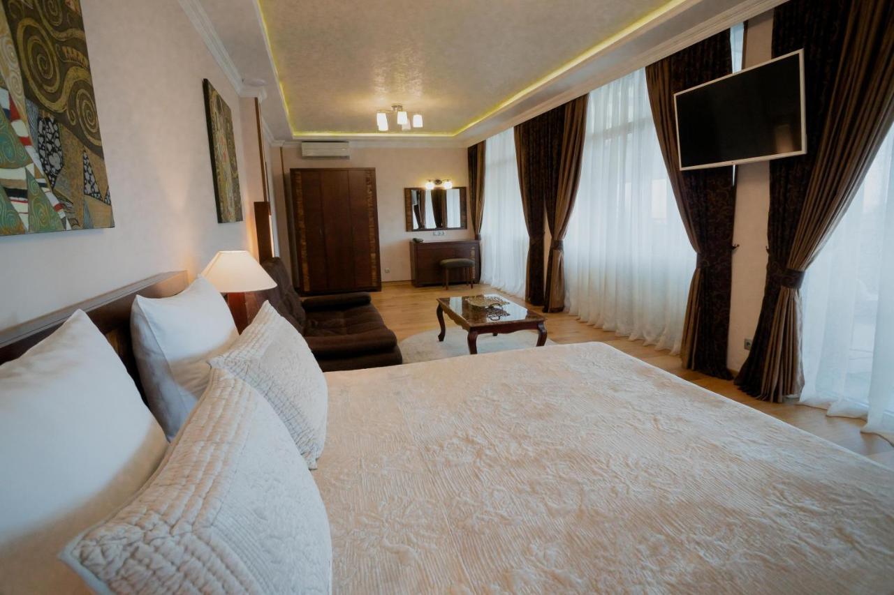 سوخومي Leon Boutique Hotel المظهر الخارجي الصورة