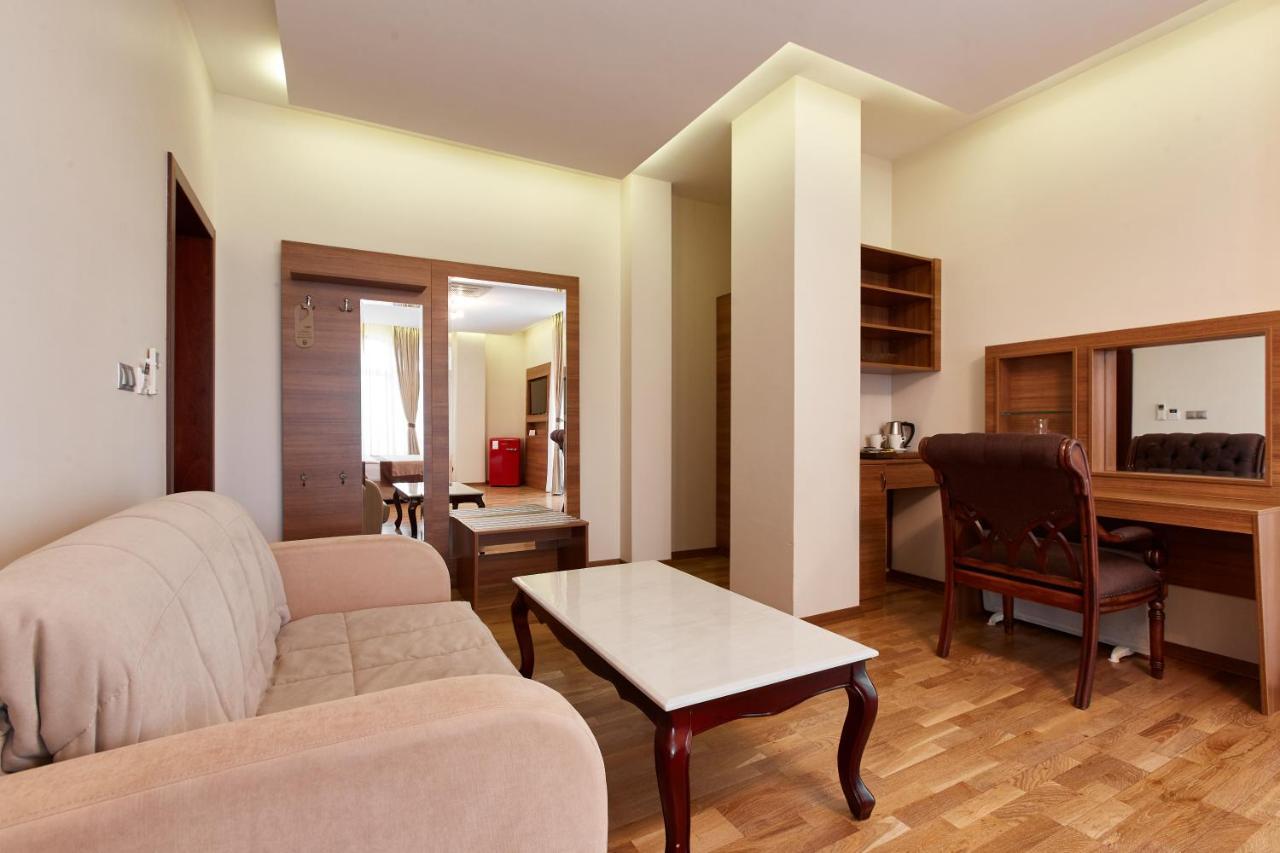 سوخومي Leon Boutique Hotel المظهر الخارجي الصورة